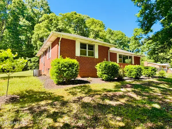 2837 Wildwood Rd, Maryville, TN 37804