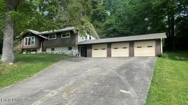 572 S Lake Drive, Oneida, TN 37841 - #2