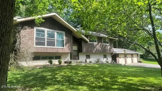 572 S Lake Drive, Oneida, TN 37841 - #3