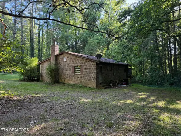 992 Chicken Hollow Rd, Newport, TN 37821