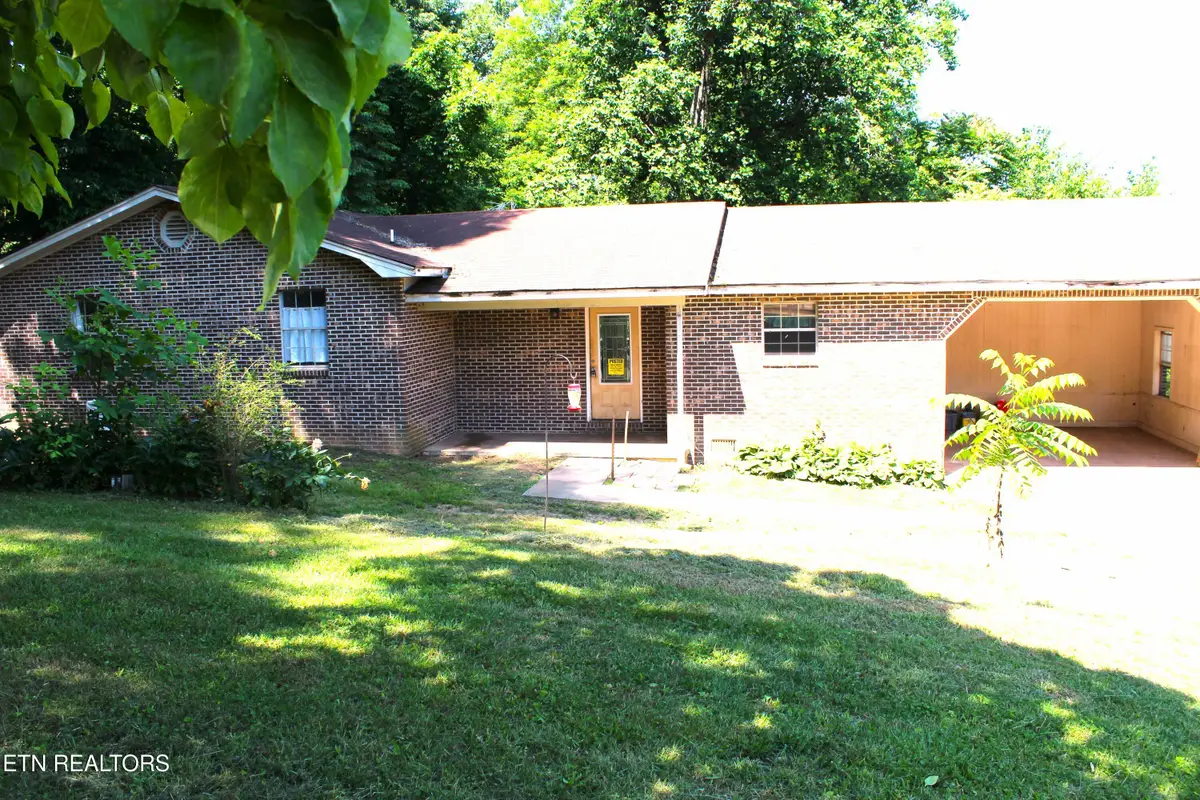 1406 Sweetwater Vonore Rd, Sweetwater, TN 37874 - #1