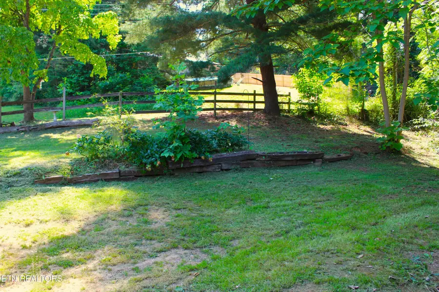 1406 Sweetwater Vonore Rd, Sweetwater, TN 37874 - #3