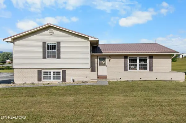 121 E Village Circle, LaFollette, TN 37766