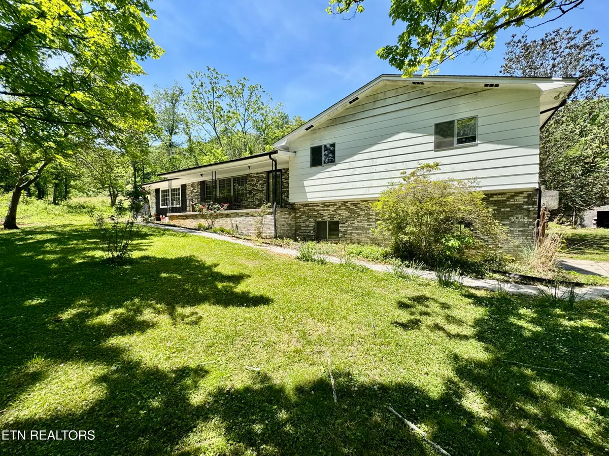 132 Lanes Bluff Rd, Clinton, TN 37716 - #1