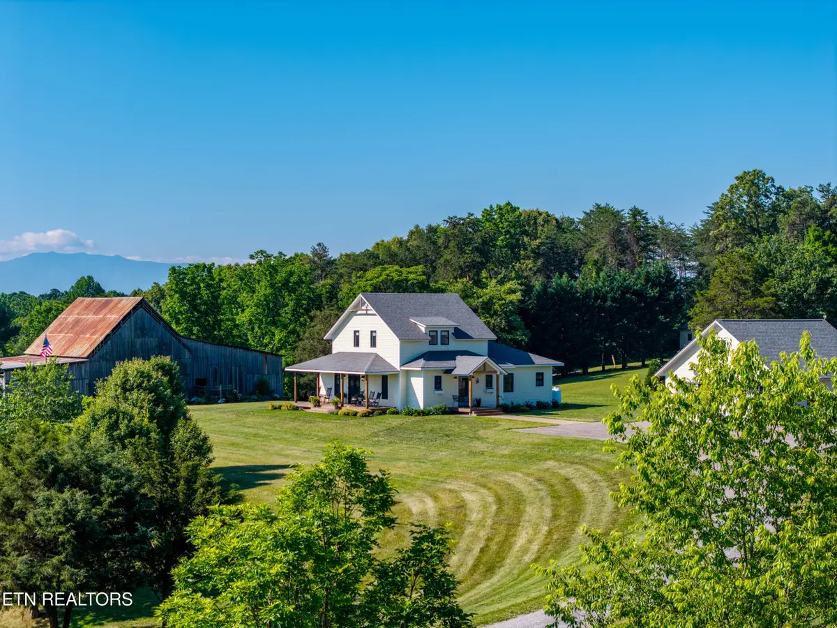 1421 Squire Fox Rd, Dandridge, TN 37725 - #1