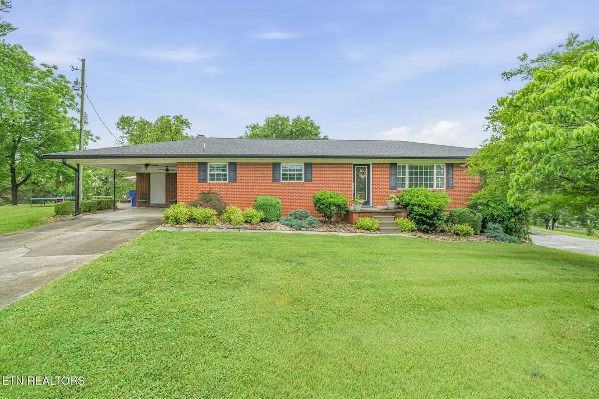 9402 Johnson Rd, Strawberry Plains, TN 37871 - #1
