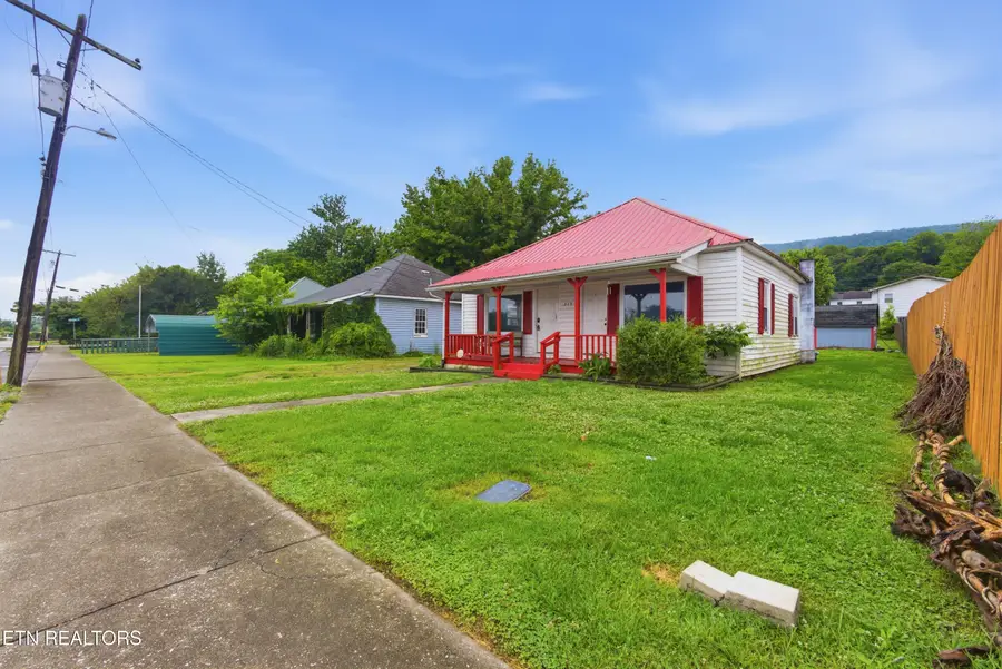 315 S Front Ave, Rockwood, TN 37854 - #2
