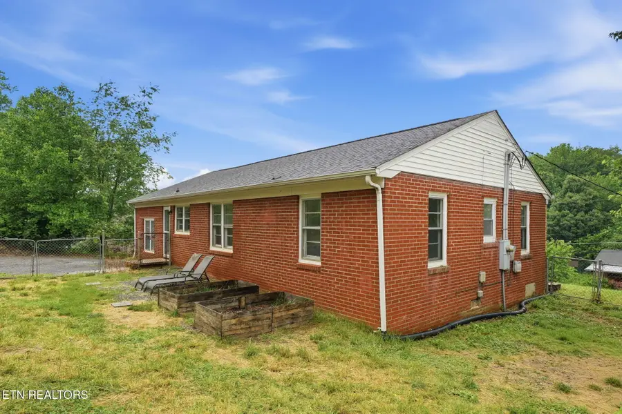 415 Parker Rd, Morristown, TN 37813 - #3