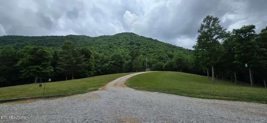 815 Crooked Branch Pvt Rd, Huntsville, TN 37756 - #2