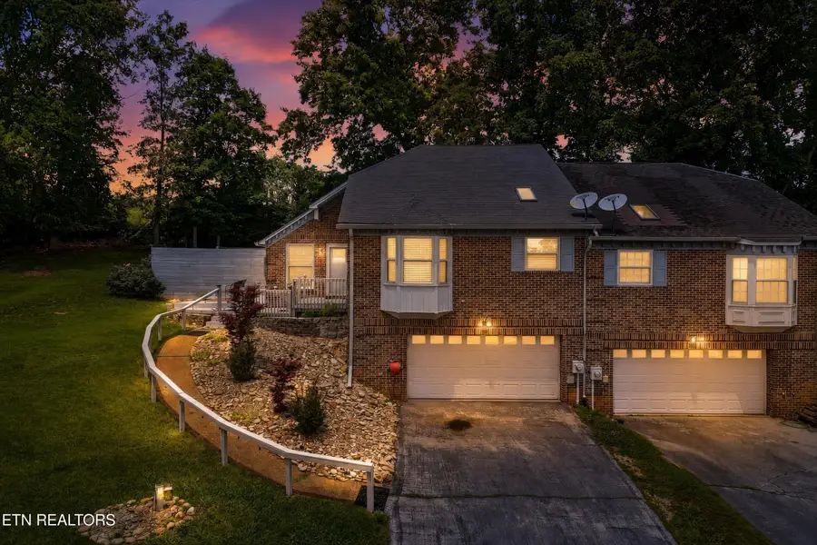 211 Farmington Tr, Kingston, TN 37763 - #3