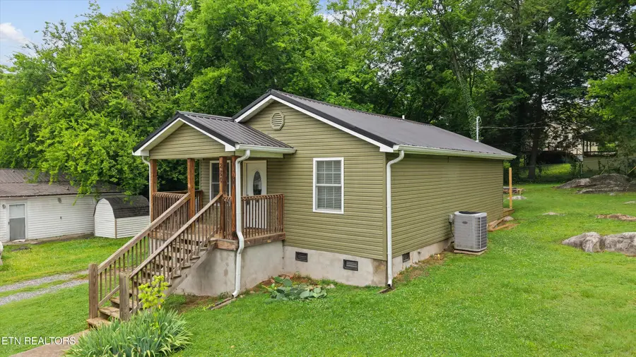 280 W Newcomen St, Alcoa, TN 37701 - #2