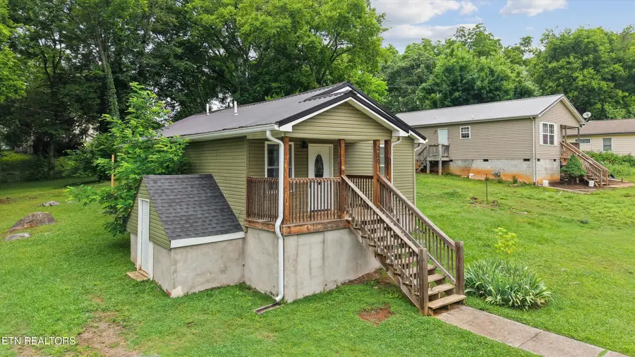 280 W Newcomen St, Alcoa, TN 37701 - #3