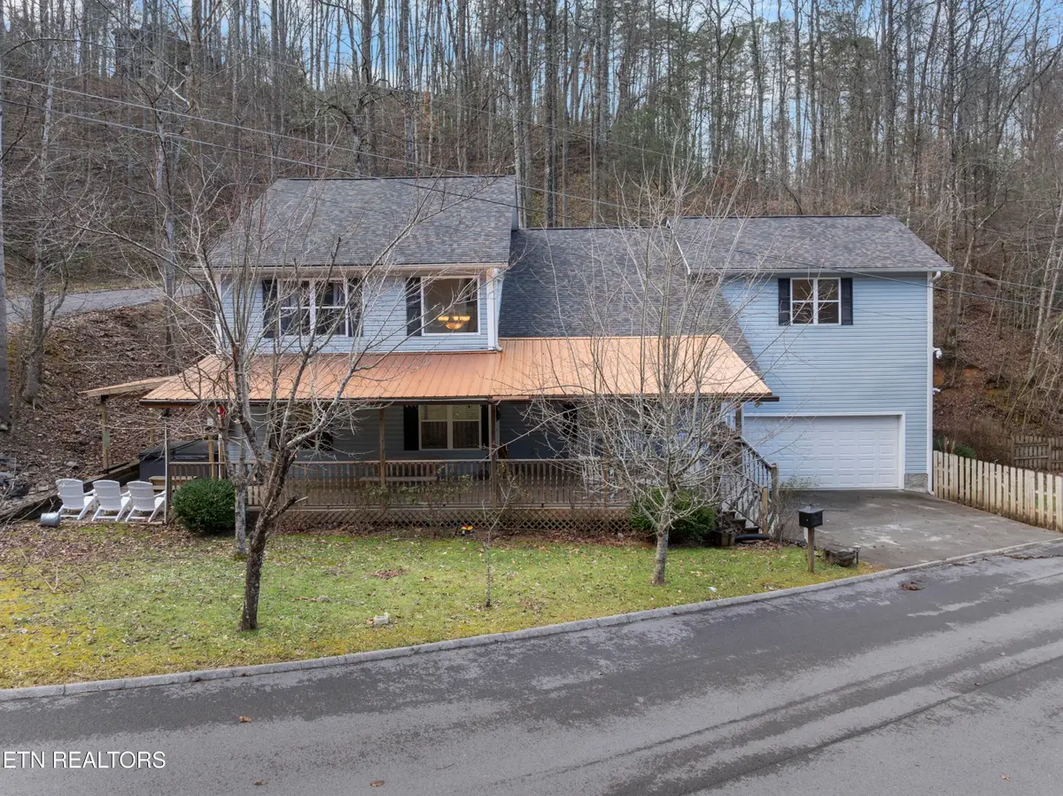 527 Hawks Tr, Gatlinburg, TN 37738 - #1