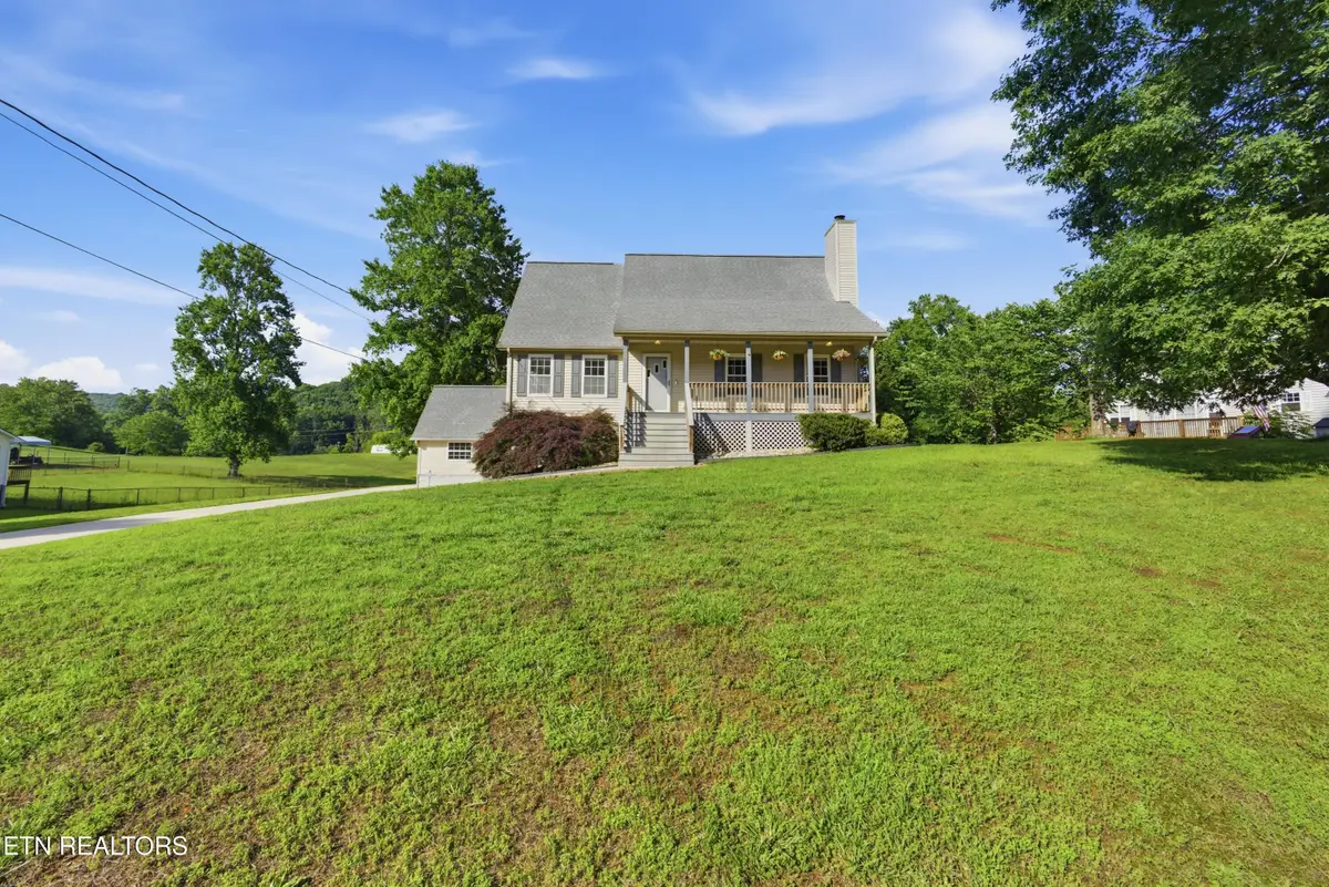 135 Rebel Rd, Harriman, TN 37748 - #1