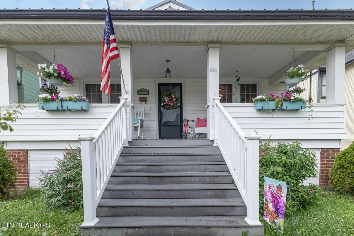 210 Walden Ave, Harriman, TN 37748 - #1