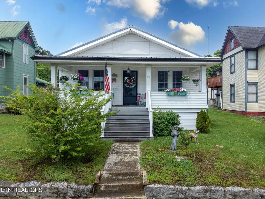 210 Walden Ave, Harriman, TN 37748 - #2