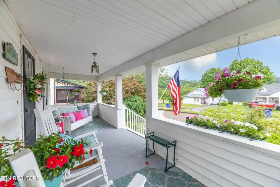 210 Walden Ave, Harriman, TN 37748 - #3