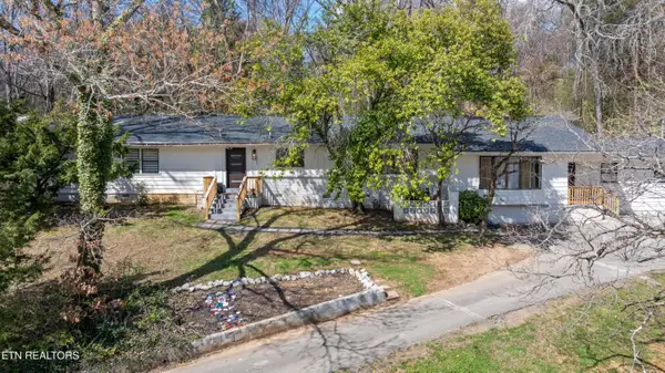 6020 Weems Rd, Knoxville, TN 37918