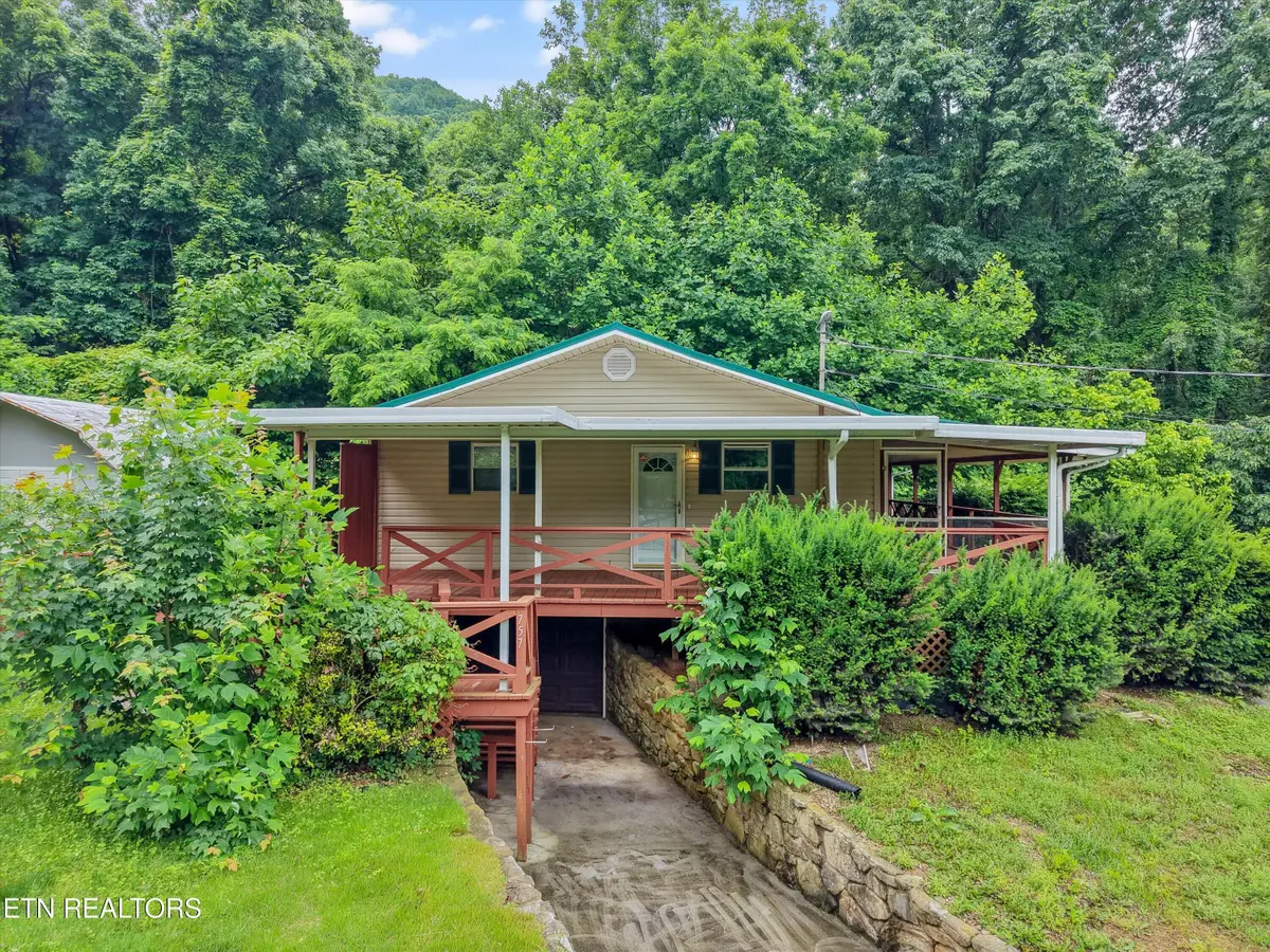 757 Blowing Cave Rd, Sevierville, TN 37876 - #1