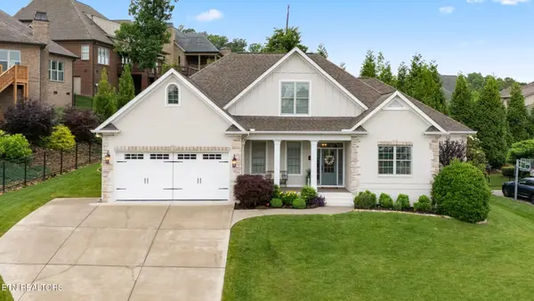 10213 Fox Cove Rd, Knoxville, TN 37922