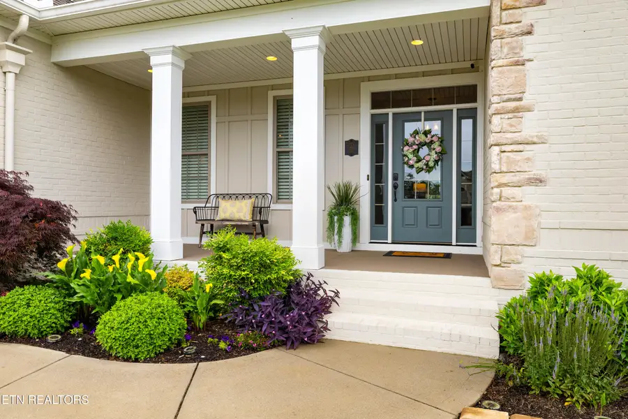 10213 Fox Cove Rd, Knoxville, TN 37922 - #2