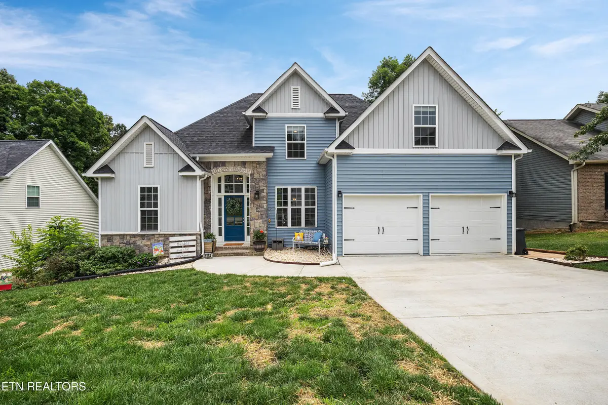 1084 Hillside Lane, Lenoir City, TN 37771 - #1