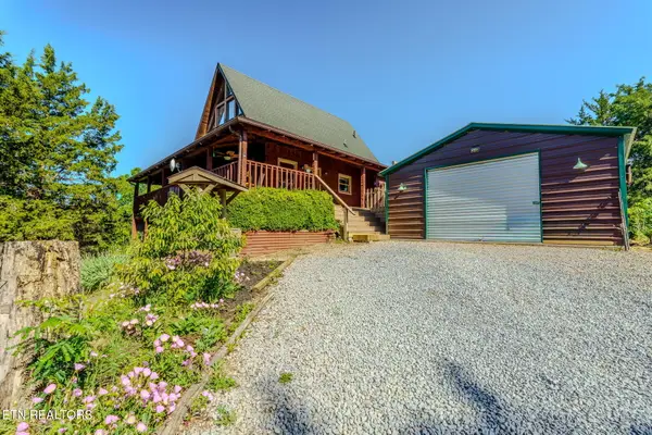 1582 Romary Rd, Dandridge, TN 37725