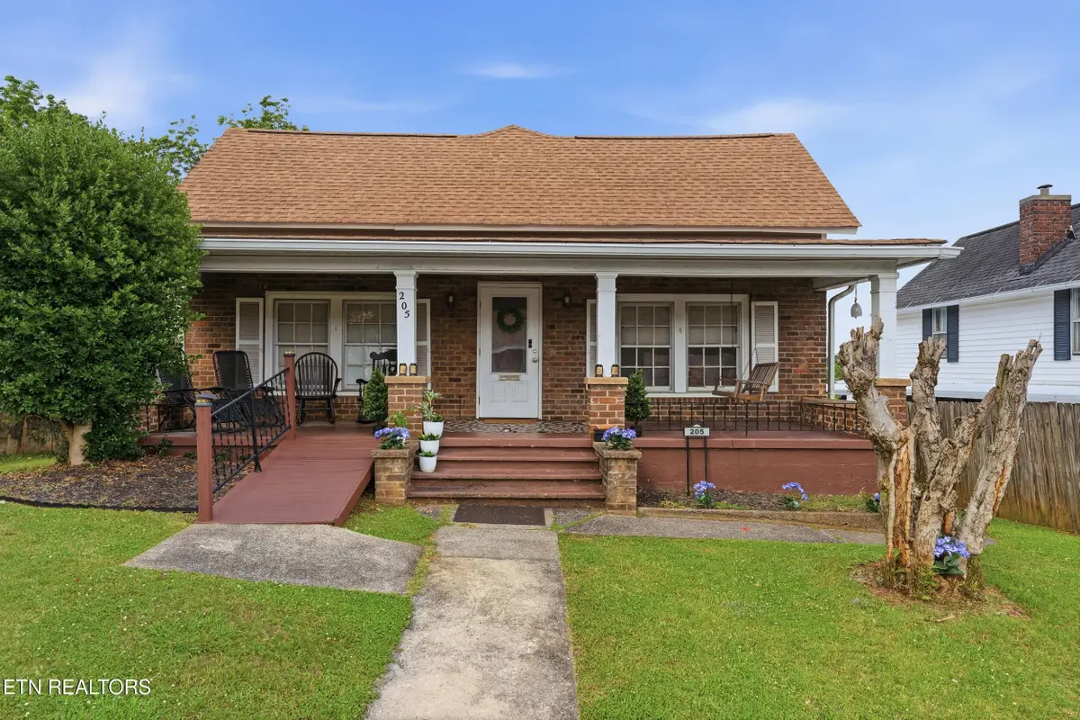 205 Kingston St, Lenoir City, TN 37771 - #1