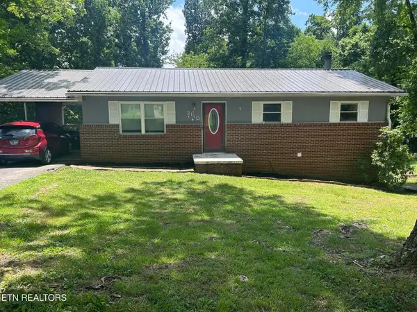 2110 Ridgecrest Drive, Maryville, TN 37803