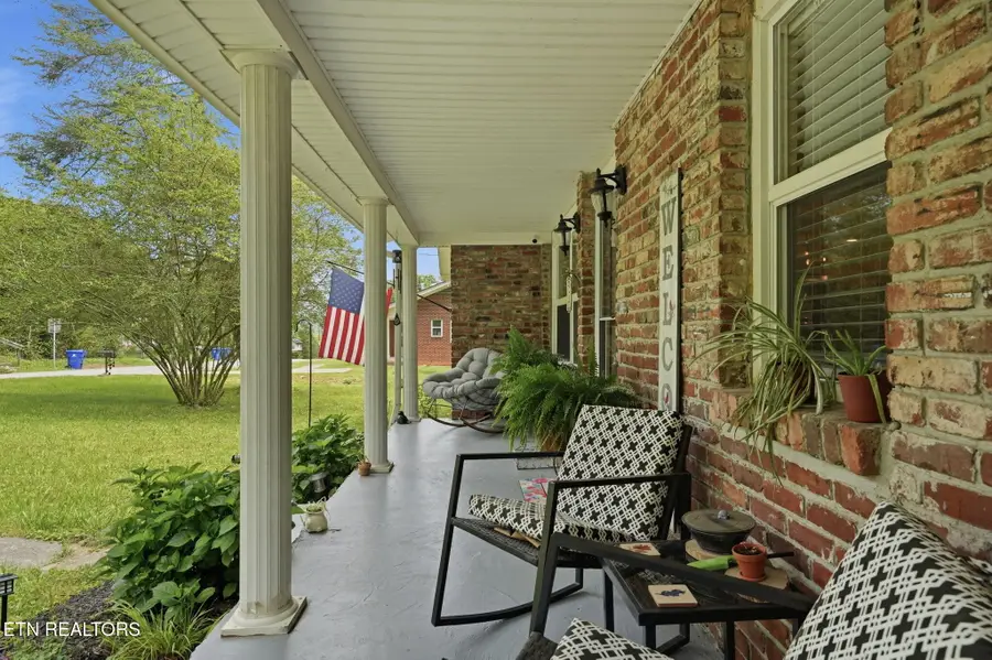 510 W Broad St, Clinton, TN 37716 - #3