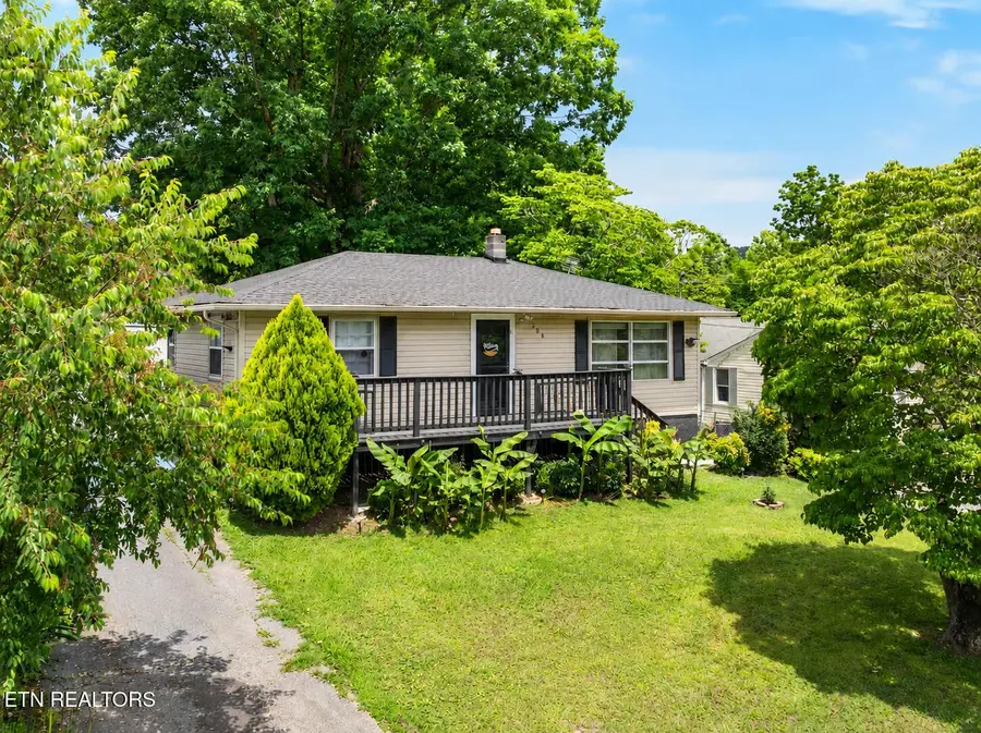 508 W Hemlock St, Lafollette, TN 37766 - #2