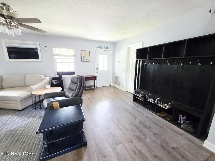 719 Mountain View Ave, Maryville, TN 37803 - #3