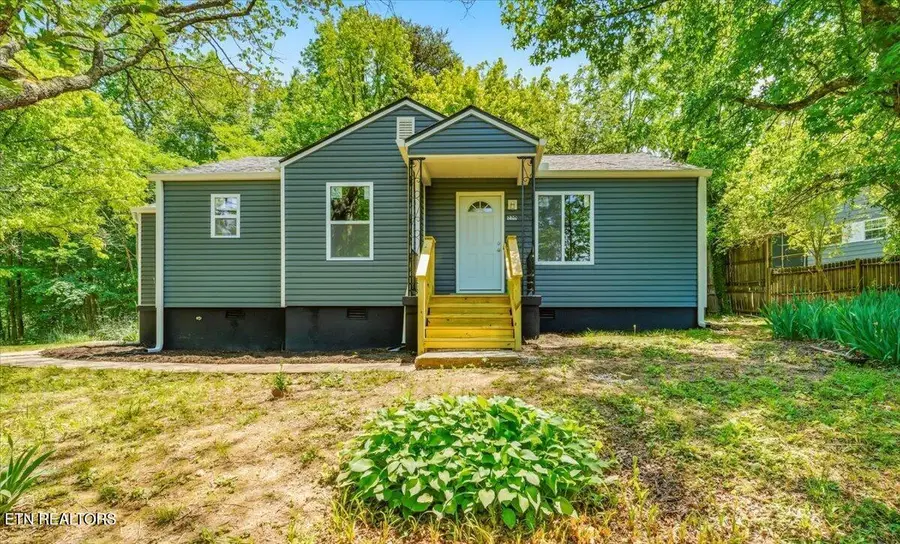 210 Clark Ave, Harriman, TN 37748 - #2