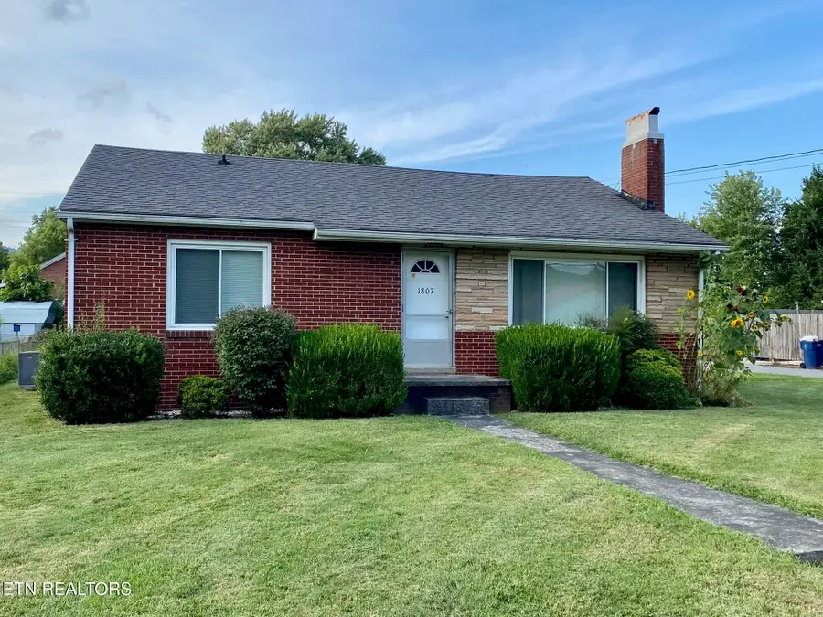 1807 Winchester Ave, Middlesboro, KY 40965 - #2