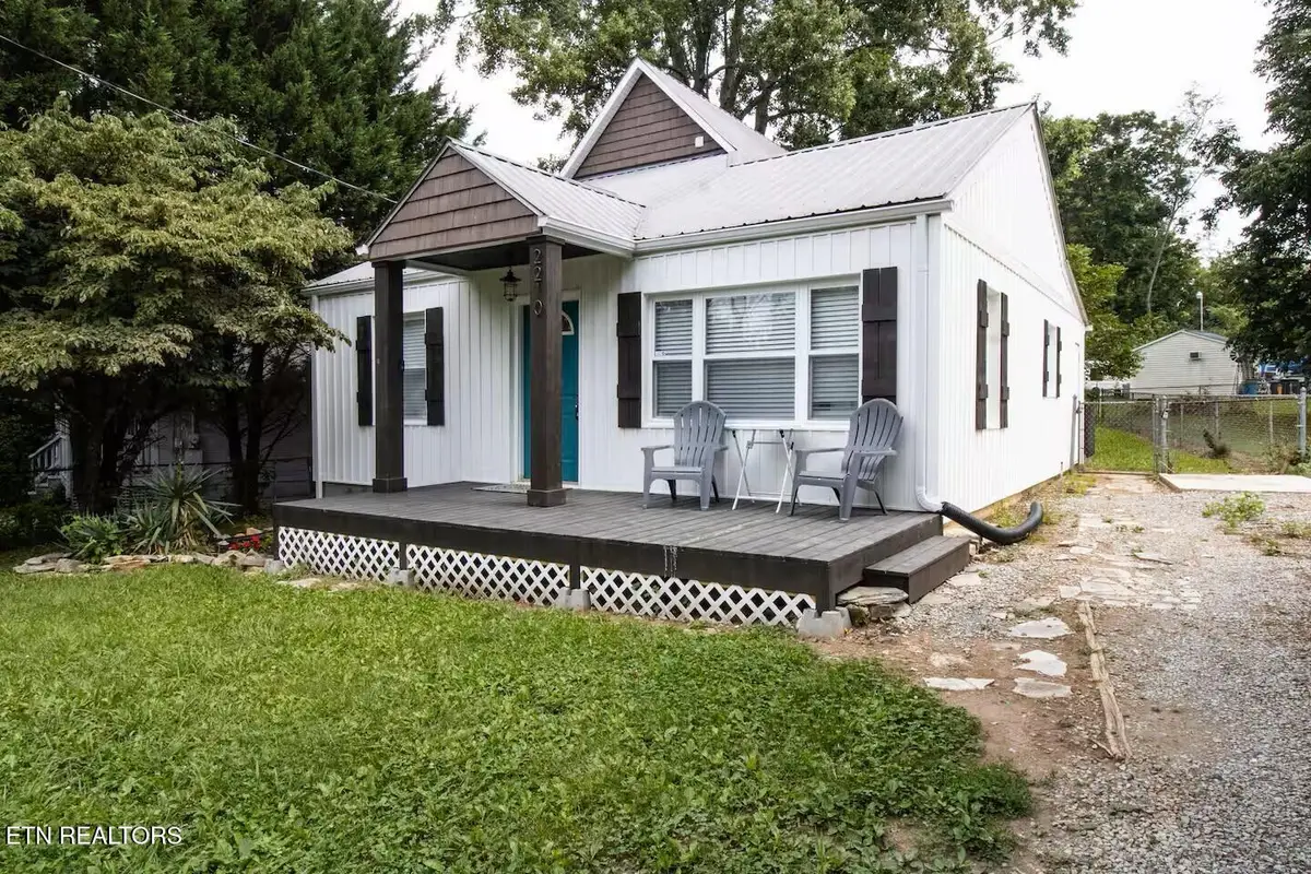 2210 Bradshaw Garden Rd, Knoxville, TN 37912 - #1