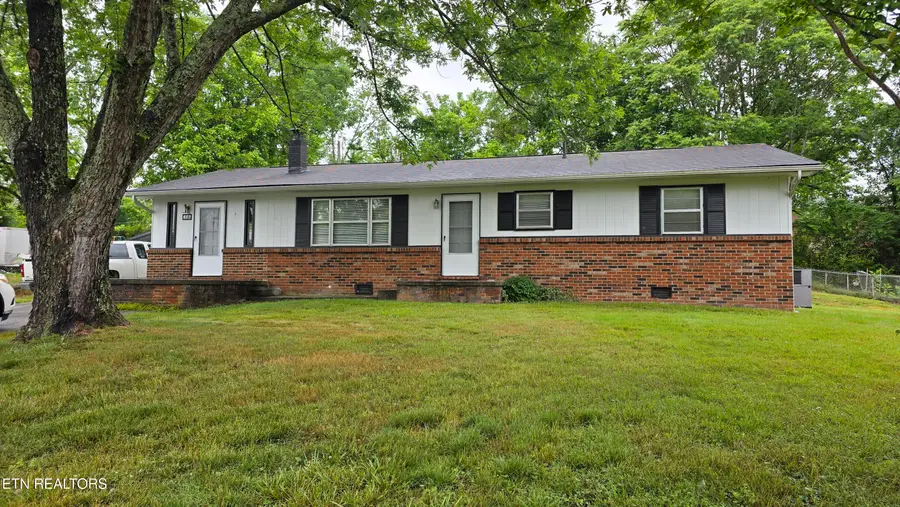 106 Walnut St, New Tazewell, TN 37825 - #2