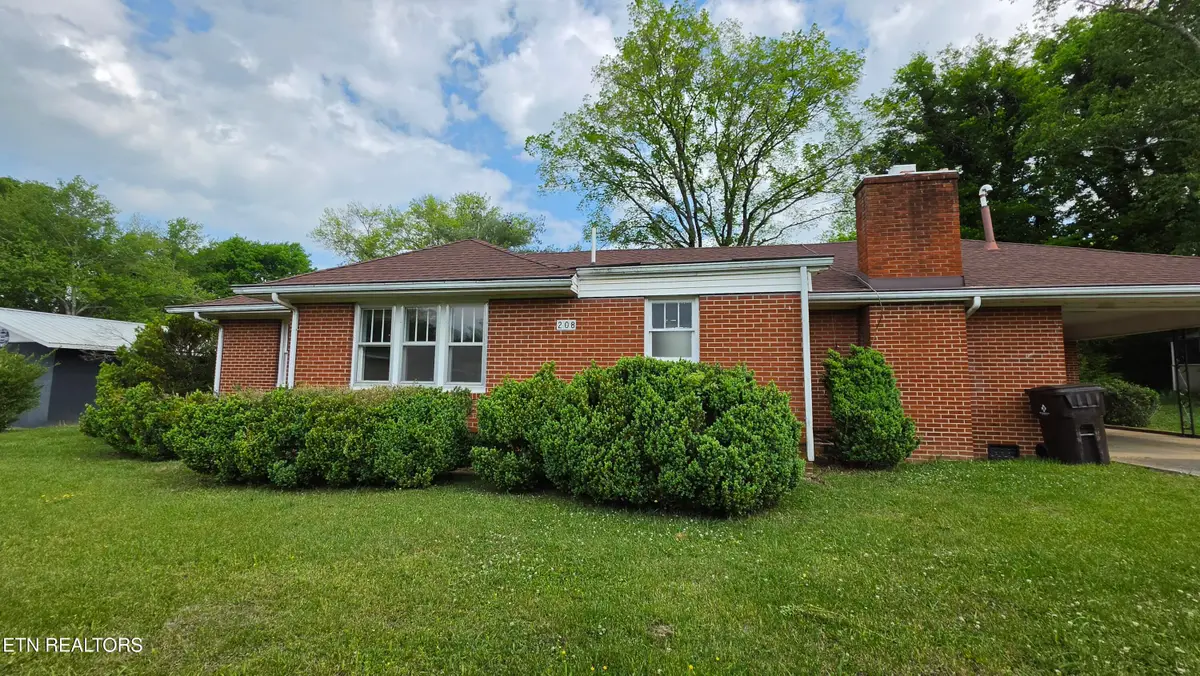 208 E Dyer St, Madisonville, TN 37354 - #1