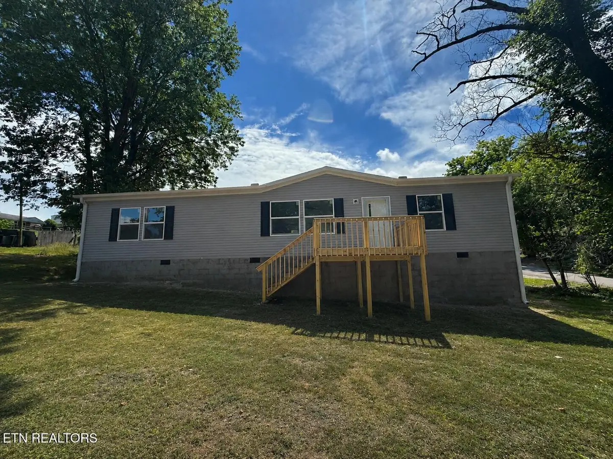 600 W 7th Ave, Lenoir City, TN 37771 - #1