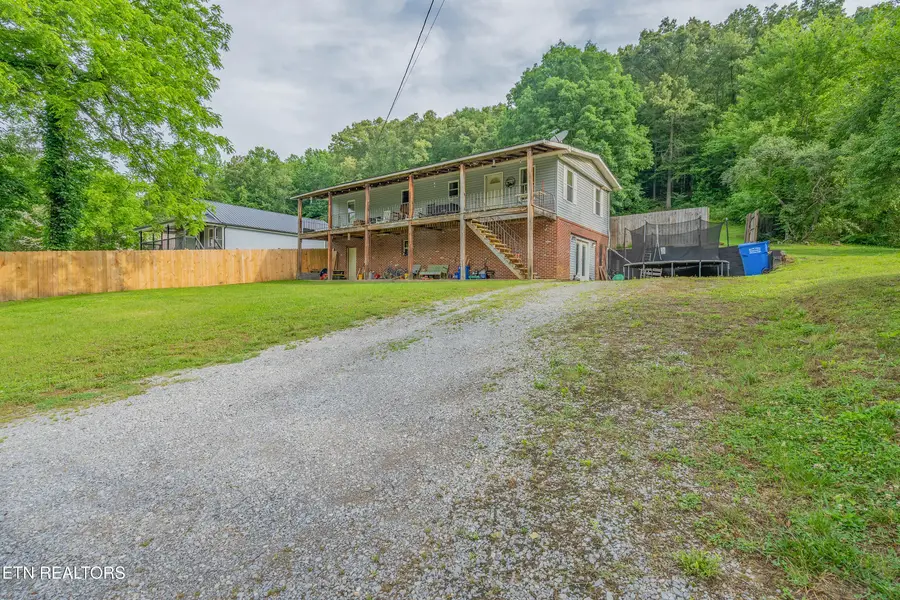 222 Walden Ave, Oliver Springs, TN 37840 - #2