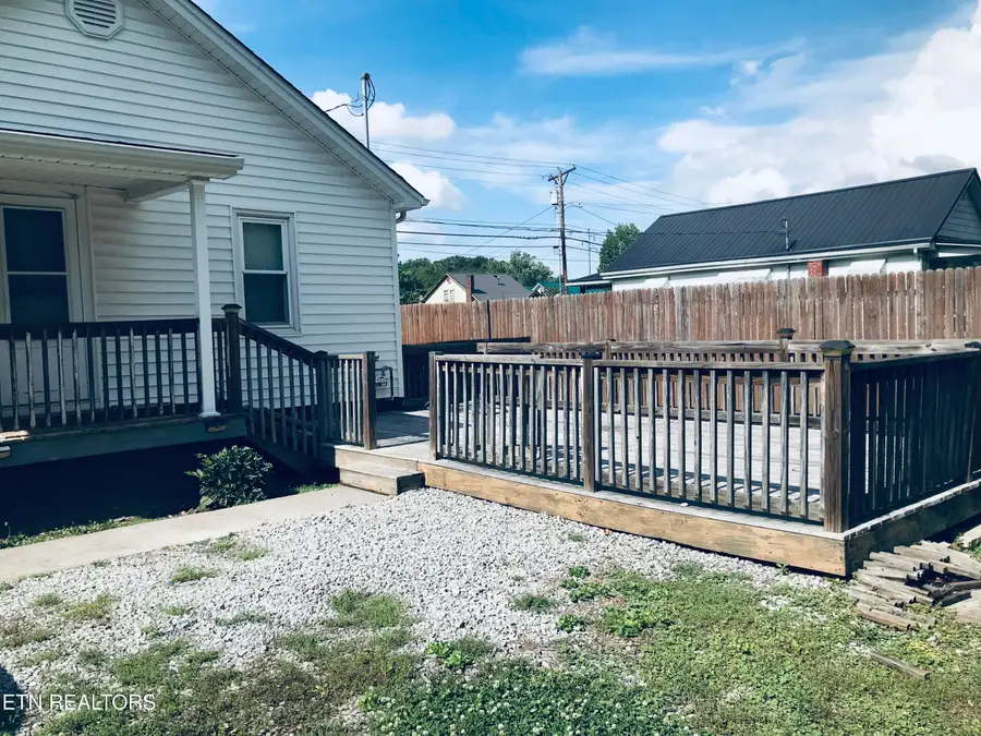 815 Dorchester Ave, Middlesboro, KY 40965 - #2