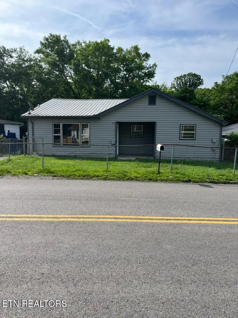 706 E Beech St, Lafollette, TN 37766 - #1
