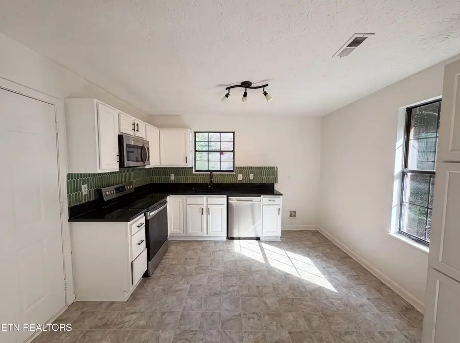 6018 Bridge Garden Rd, Knoxville, TN 37912 - #2