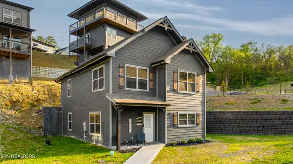1654 Veterans Blvd #UNIT 7, Sevierville, TN 37862