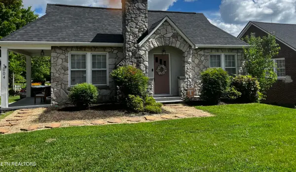 3004 Sanders Drive, Knoxville, TN 37918