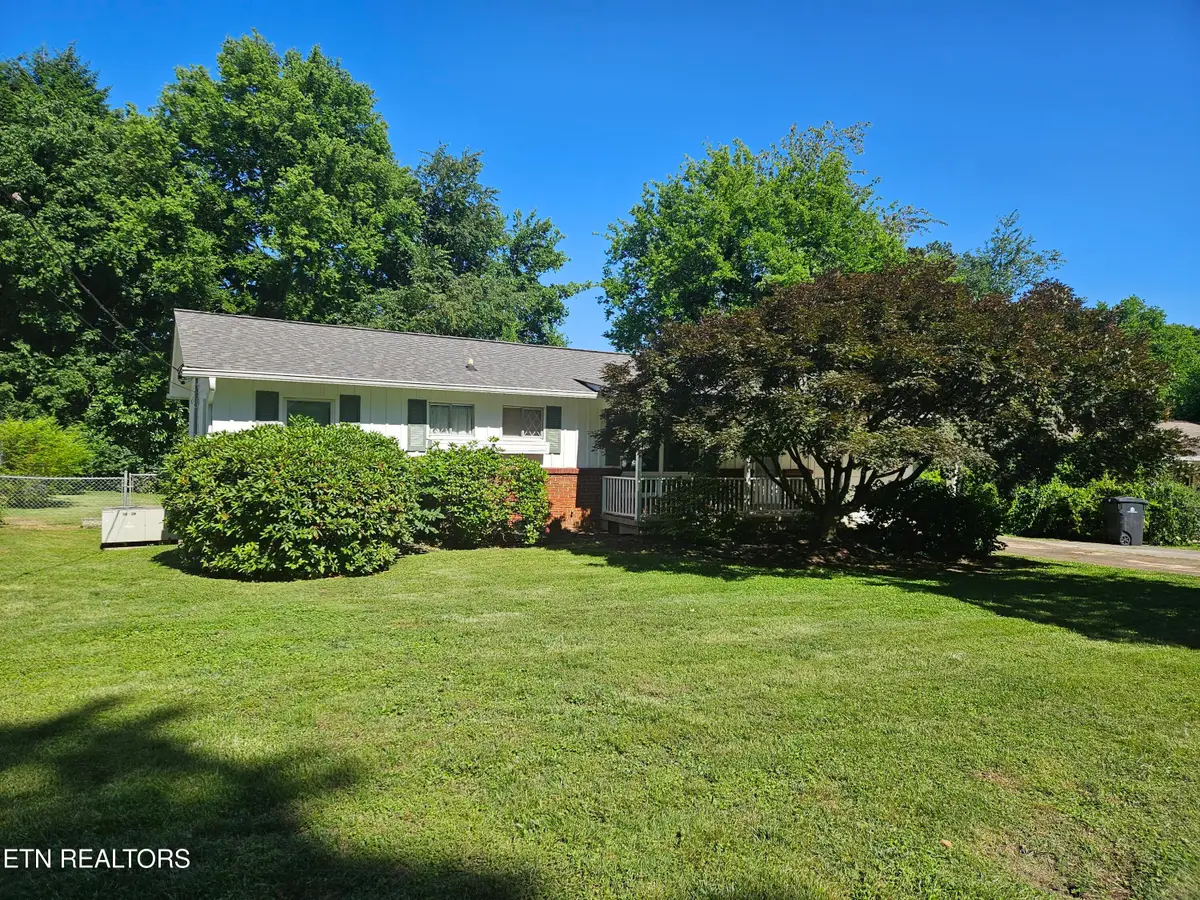 3204 Hazelwood Rd, Knoxville, TN 37921 - #1