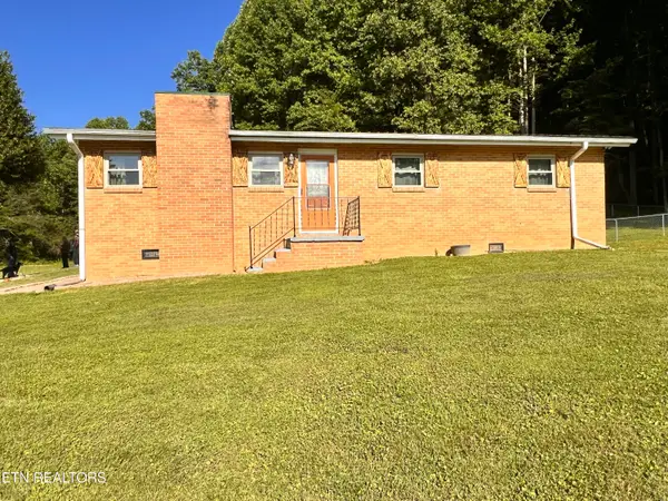 4040 Trail Hollow Rd, Cosby, TN 37722