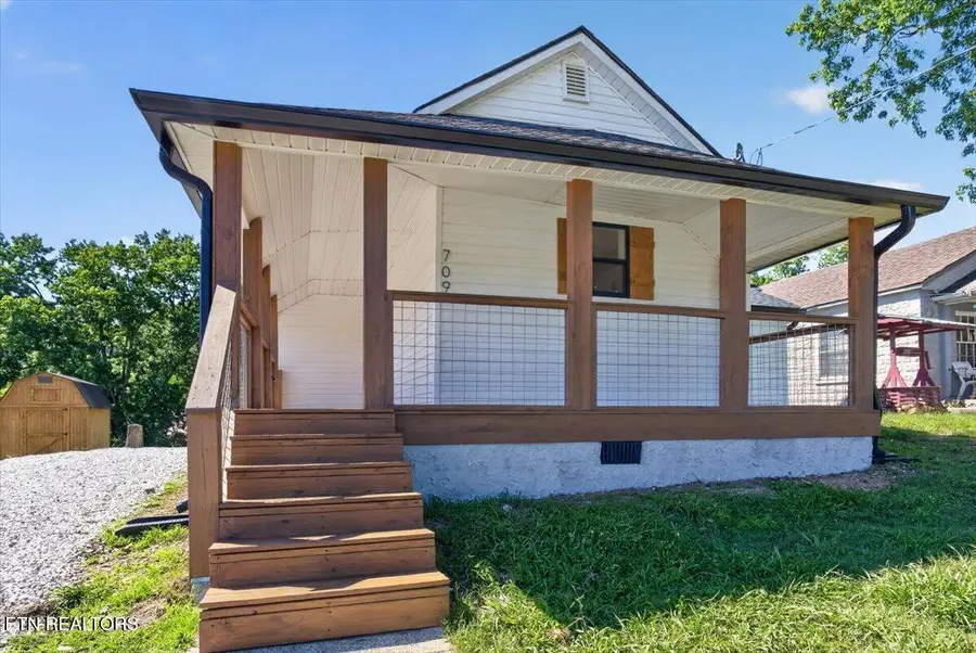 709 E Ash St, Lafollette, TN 37766 - #3