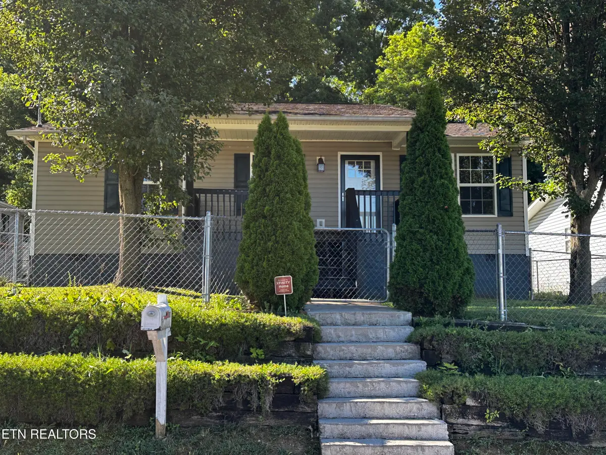 2006 Mccroskey Ave, Knoxville, TN 37917 - #1