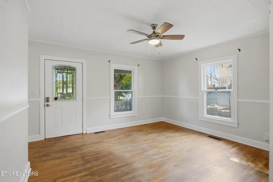 906 N B St, Lenoir City, TN 37771 - #3