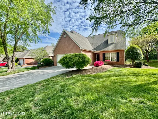 2620 Knob Creek Lane, Knoxville, TN 37912